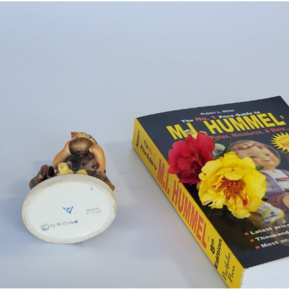 Hummel Figurine -TMK 2 - Feeding Time - No. 199/I - Picture 7 of 9